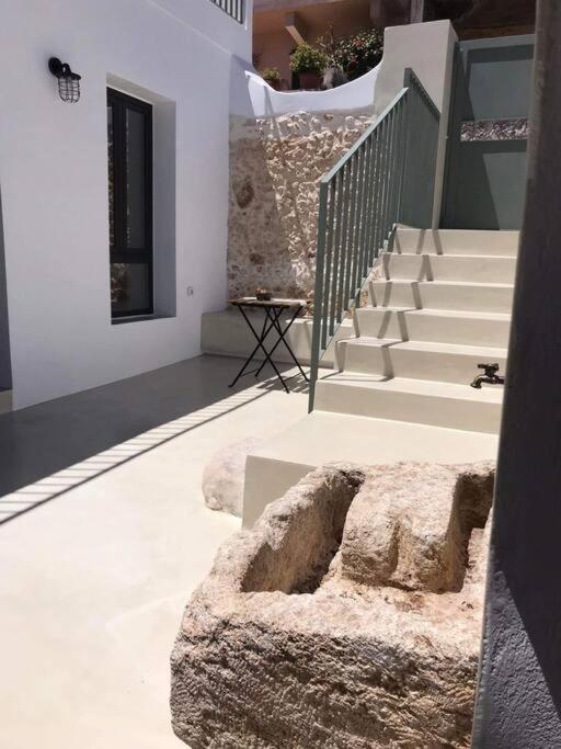 Lithos Retreat 2 Apartment Kolimvarion Bagian luar foto