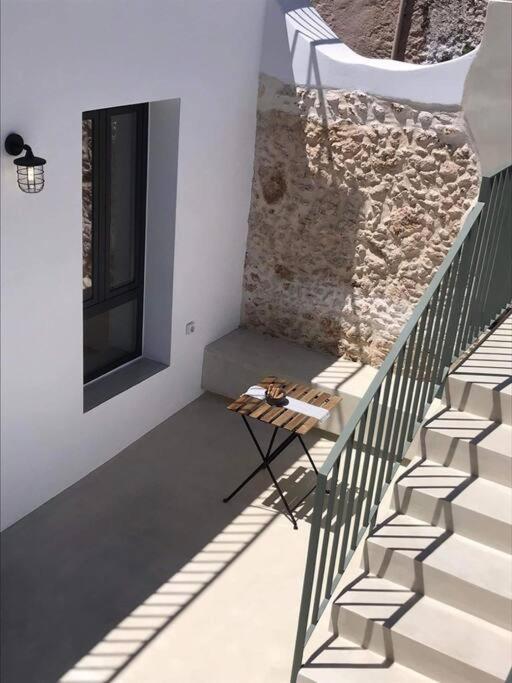 Lithos Retreat 2 Apartment Kolimvarion Bagian luar foto